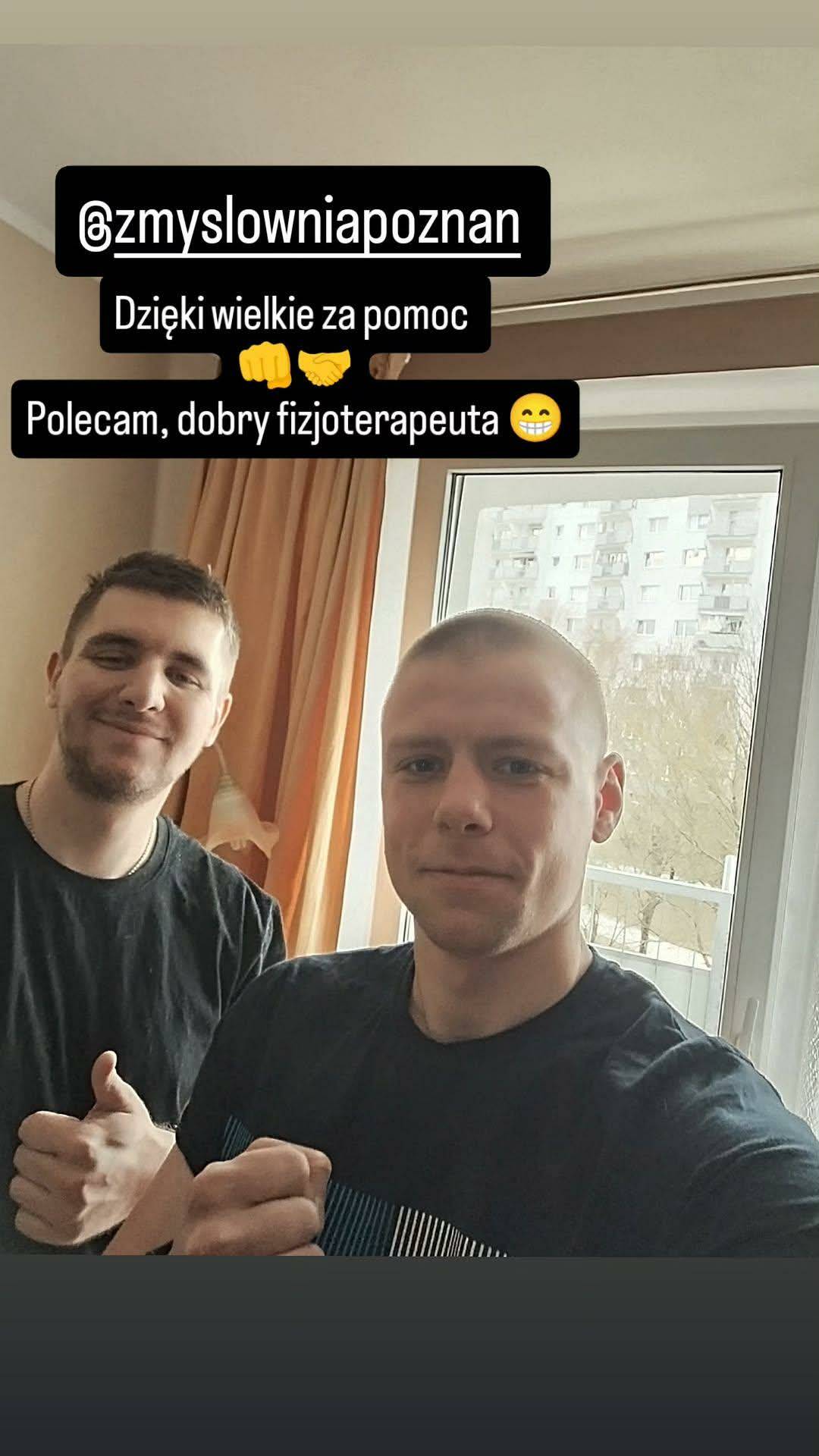 Sesja masażu — klient w relaksie